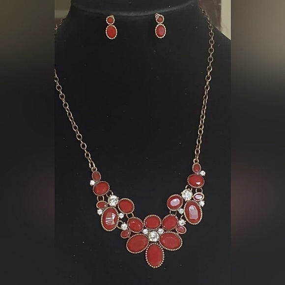 Charming charlie Oval Cluster Necklace.🌴 - Picture 1 of 8